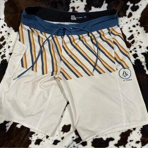 Volcom boardshorts 31" waist